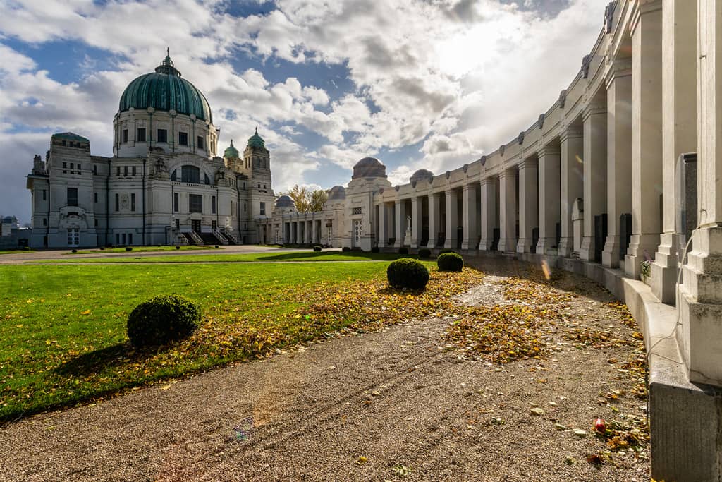 Der Zentralfriedhof Ist Der Siebtgrößte Friedhof Der Welt.